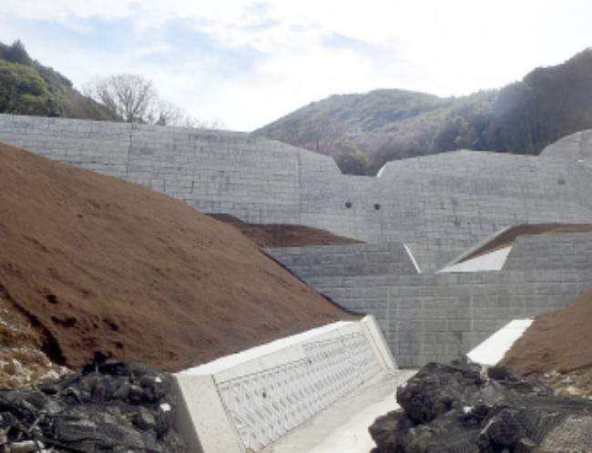 Higashi River System Higashi River No. 2 Branch Sabo Dam Development Project (Phase 3) / Gravity Concrete Sabo Dam
